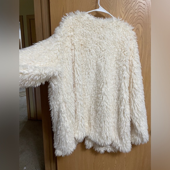 Cato Woman white furry jacket - Picture 2 of 5